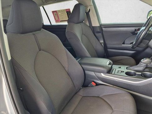 Used 2020 Toyota Highlander LE FWD image 20