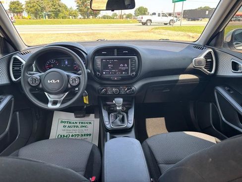 Used 2022 Kia Soul LX FWD image 9