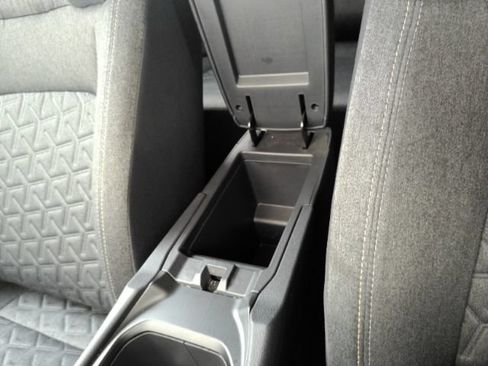 Used 2025 Nissan Kicks SV FWD image 45