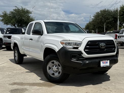 Used 2019 Toyota Tacoma SR RWD image 2