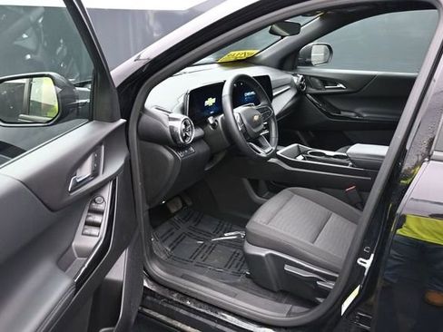 Used 2025 Chevrolet Equinox LT FWD image 12