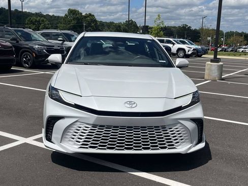 Used 2025 Toyota Camry XSE FWD image 8