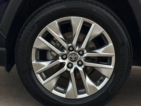 Used 2025 Toyota RAV4 XLE Premium FWD image 31
