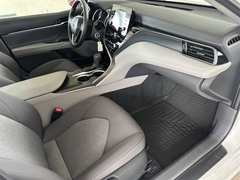 Used 2022 Toyota Camry LE image 35