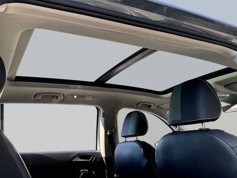 Used 2024 Volkswagen Tiguan SE image 15