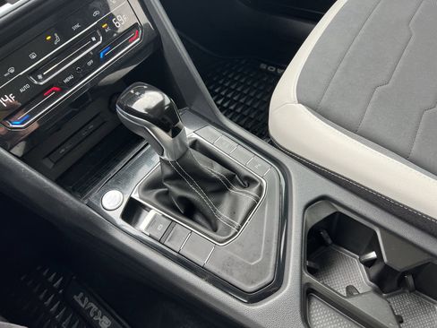 Certified 2025 Volkswagen Taos SE image 24