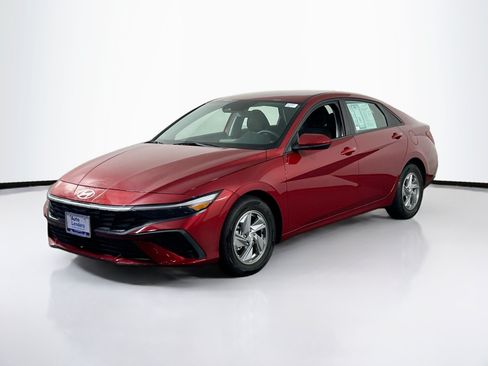 Used 2024 Hyundai Elantra SE FWD image 1