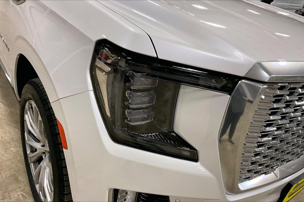Used 2023 GMC Yukon Denali w/ LPO, Floor Liner Package AWD/4WD image 28