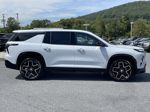 New 2026 Chevrolet Traverse High Country w/ LPO, Floor Liner Package image 8