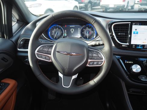 New 2026 Chrysler Pacifica Pinnacle image 25