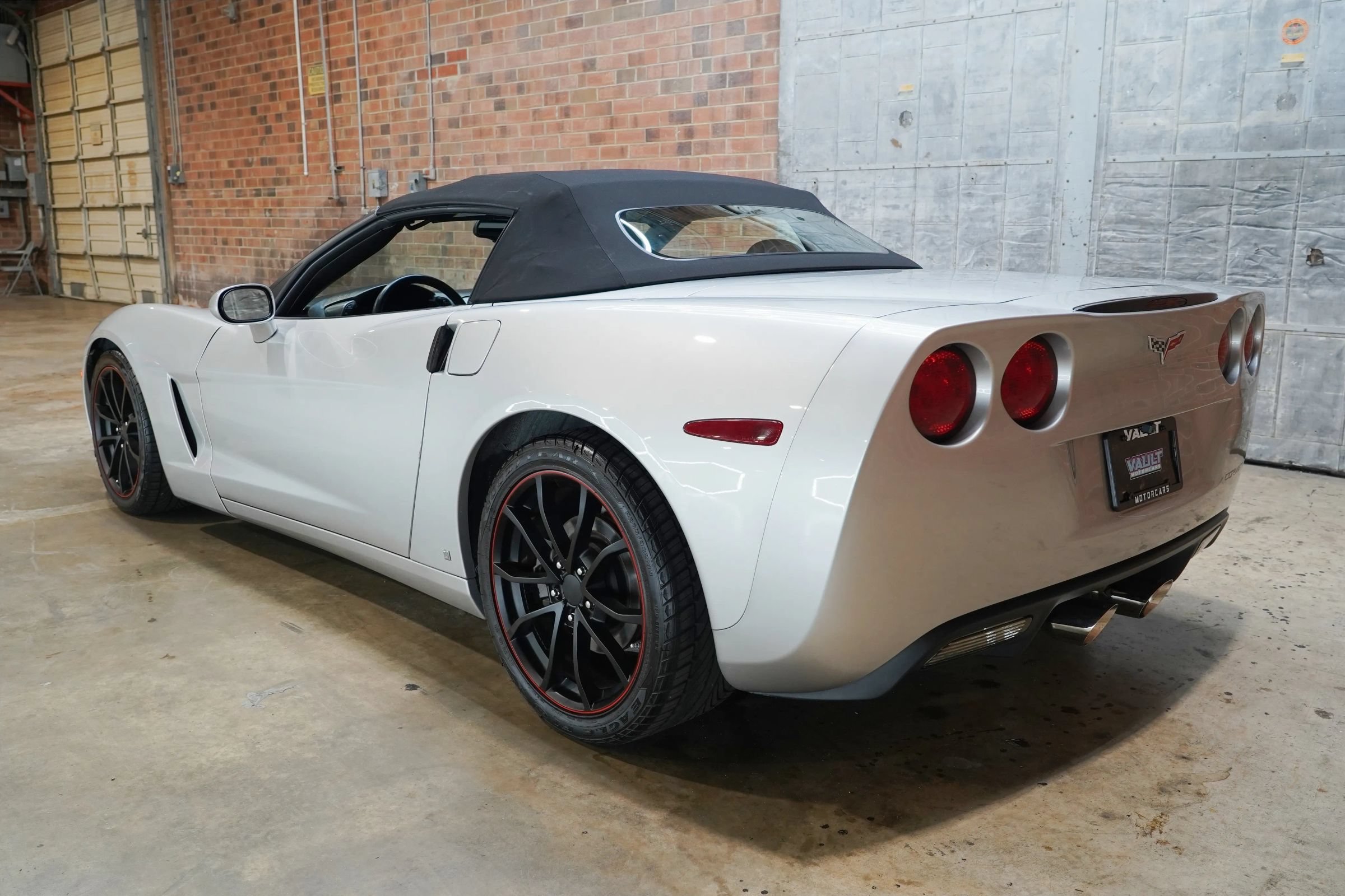 Used 2006 Chevrolet Corvette Coupe w/ Preferred Equipment Group RWD image 9