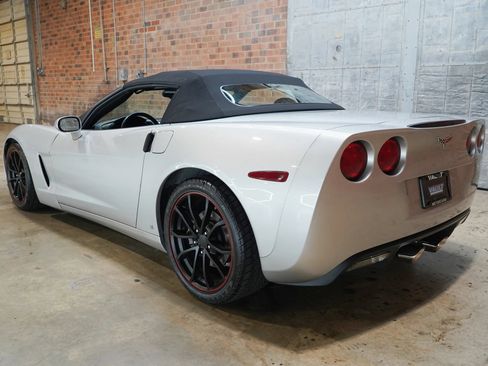 Used 2006 Chevrolet Corvette Convertible w/ Preferred Equipment Group RWD image 9