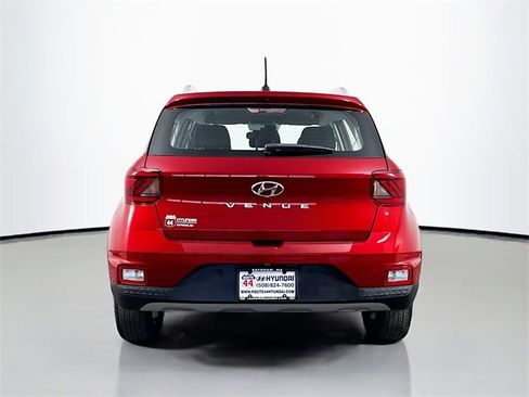 Used 2025 Hyundai Venue Limited image 7