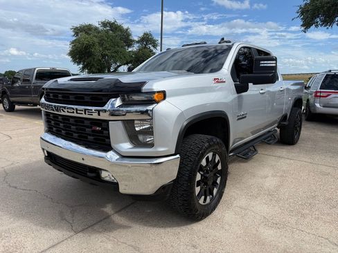 Used 2020 Chevrolet Silverado 2500 LT w/ Texas Edition AWD/4WD image 3