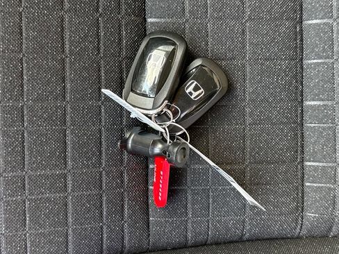 Certified 2025 Honda HR-V LX image 28