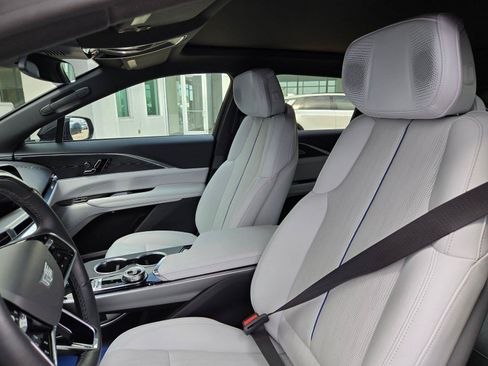 Certified 2024 Cadillac Lyriq Luxury AWD/4WD image 28