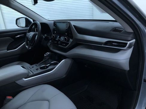 Certified 2021 Toyota Highlander XLE AWD/4WD image 23