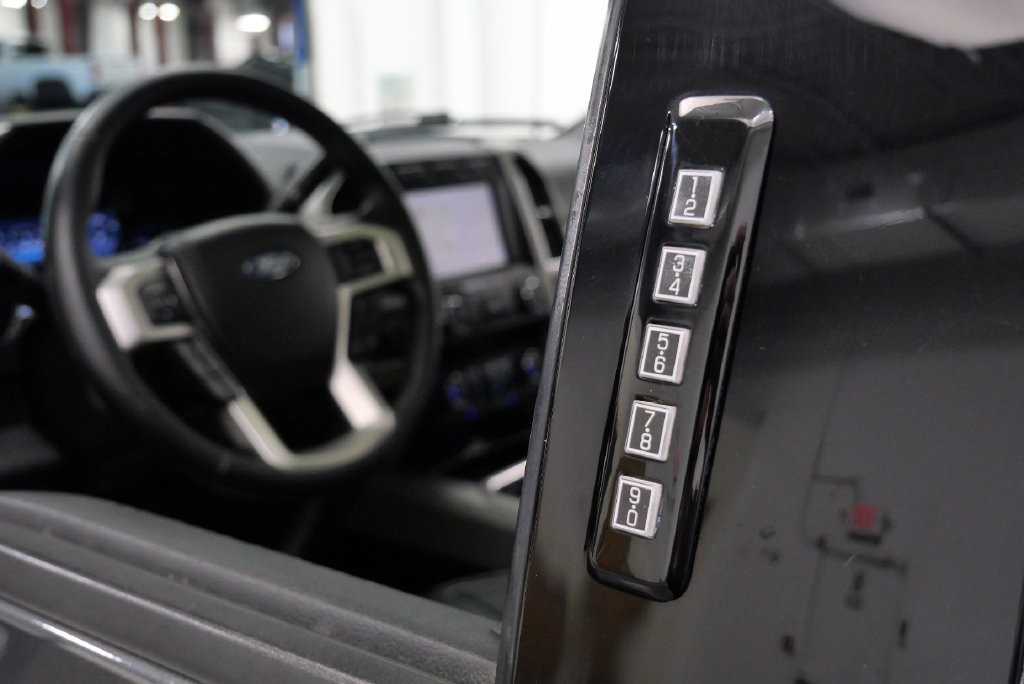 Used 2020 Ford F350 Lariat w/ Lariat Ultimate Package AWD/4WD image 17
