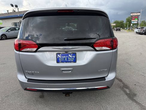 Used 2020 Chrysler Pacifica Limited FWD image 3