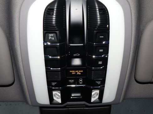 Used 2016 Porsche Panamera Edition image 29