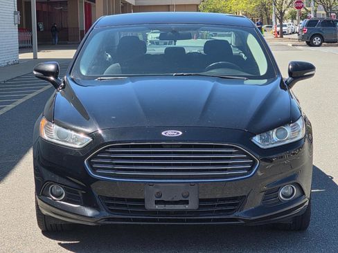 Used 2016 Ford Fusion SE FWD image 2