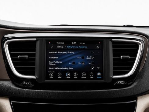 Used 2021 Chrysler Voyager LX w/ Cold Weather Group FWD image 34