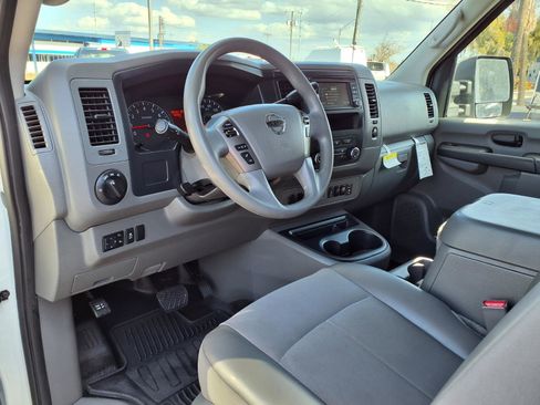 Used 2021 Nissan NV 3500 SV image 6
