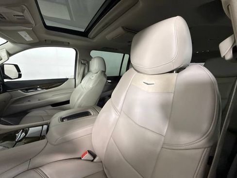 Used 2020 Cadillac Escalade ESV Premium Luxury AWD/4WD image 16
