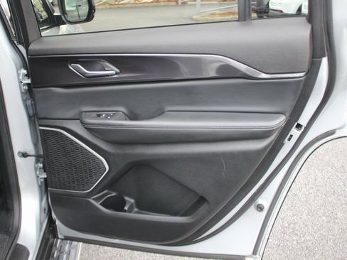 Used 2021 Jeep Grand Cherokee L Laredo image 31