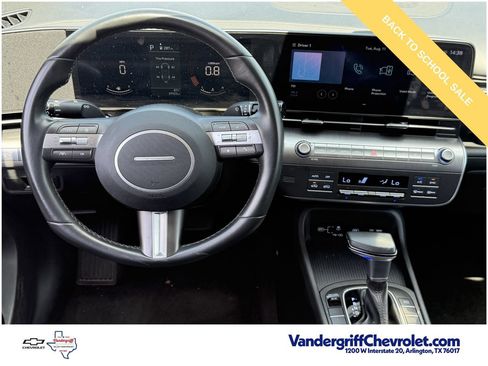 Used 2025 Hyundai Kona SEL FWD image 11