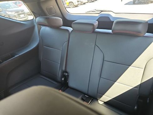Used 2024 Chevrolet Traverse RS AWD/4WD image 37