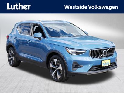 Used 2025 Volvo XC40 B5 Plus