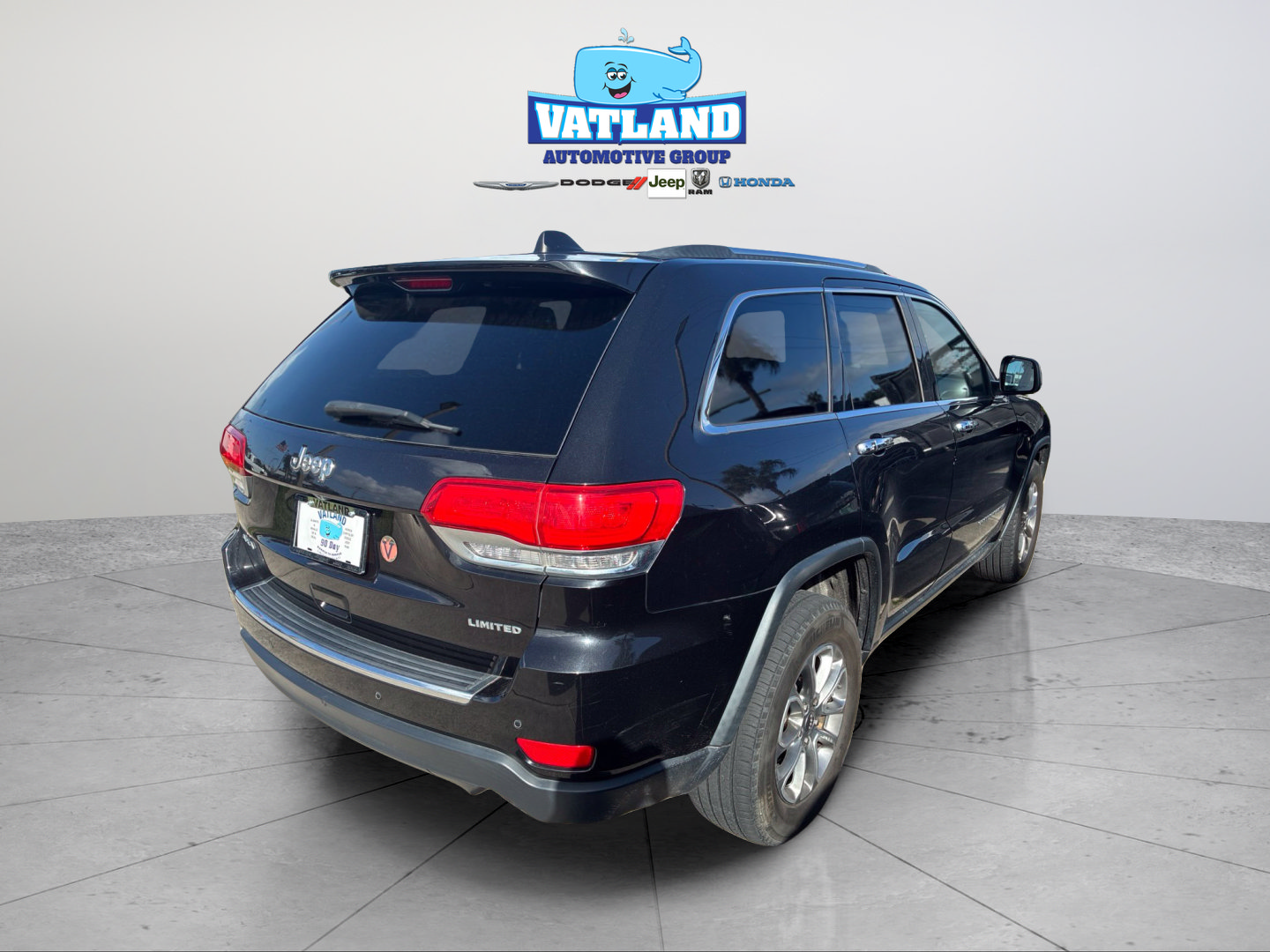 Used 2014 Jeep Grand Cherokee Limited w/ Luxury Group II AWD/4WD image 5