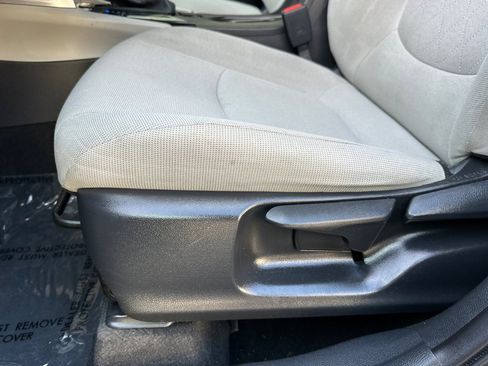 Used 2022 Toyota Corolla Cross LE image 13