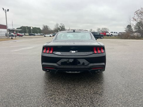 Used 2025 Ford Mustang Coupe image 6