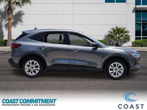 Used 2025 Ford Escape Active w/ Tech Pack #1 FWD image 5