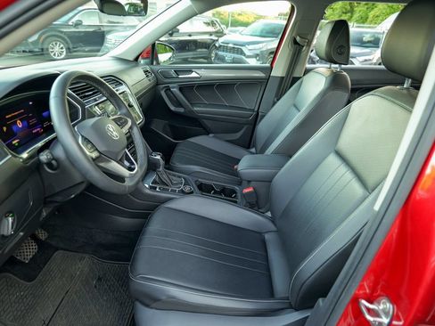 Used 2022 Volkswagen Tiguan SE AWD/4WD image 21