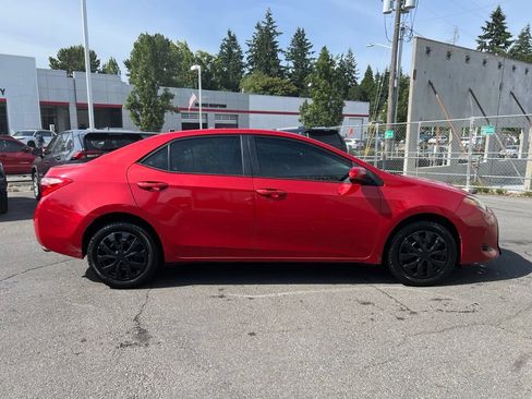 Used 2018 Toyota Corolla LE FWD image 3