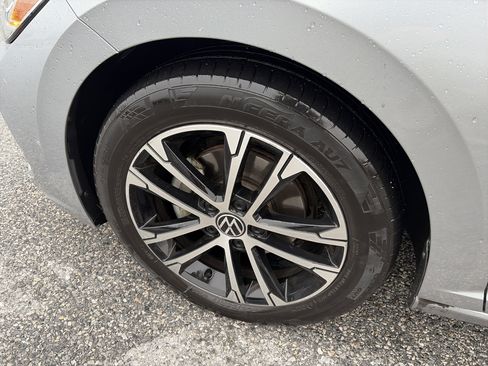 Used 2023 Volkswagen Jetta Sport image 7