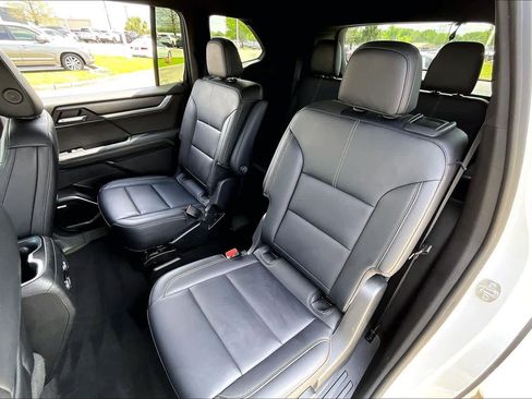 Used 2024 GMC Acadia Elevation image 19