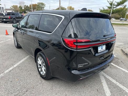 New 2026 Chrysler Pacifica Select image 23