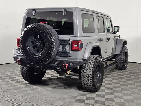 Used 2022 Jeep Wrangler Unlimited Sahara AWD/4WD image 4