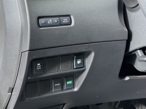 Used 2018 Nissan Rogue S image 11