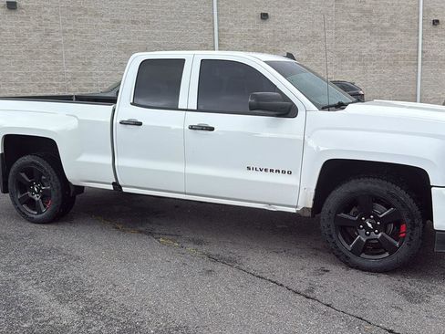 Used 2018 Chevrolet Silverado 1500 LT w/ Redline Edition image 3