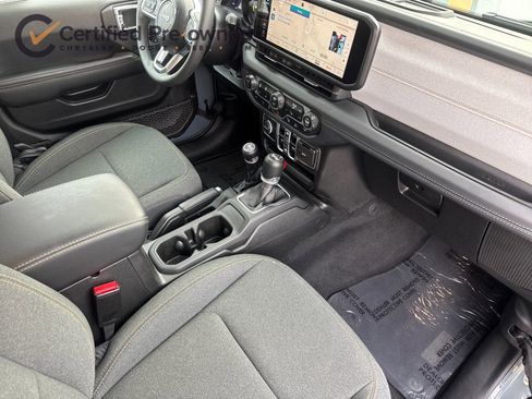 Certified 2025 Jeep Wrangler Unlimited Sahara w/ Safety Group AWD/4WD image 17