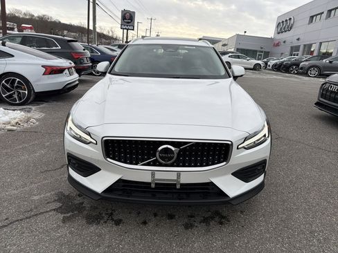 Certified 2025 Volvo V60 B5 Cross Country Plus AWD/4WD image 2
