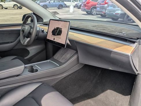Used 2022 Tesla Model Y Long Range AWD/4WD image 33