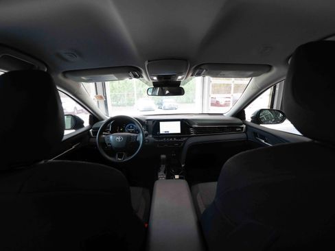 Used 2025 Toyota Camry LE image 19