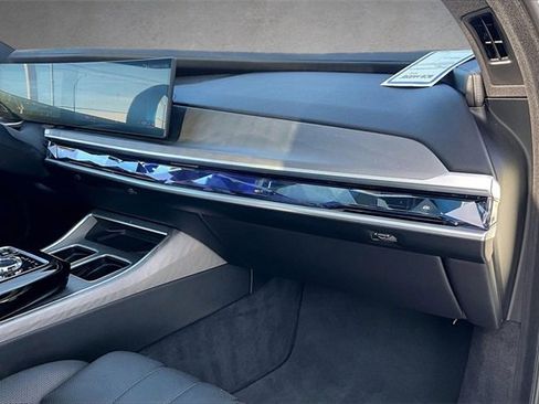 Used 2023 BMW 760i xDrive image 15