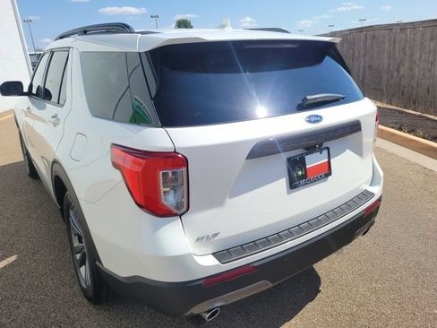 Used 2022 Ford Explorer XLT w/ Equipment Group 202A RWD image 8
